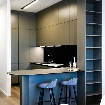 Luxury City-center In - Parking Included Apartment *