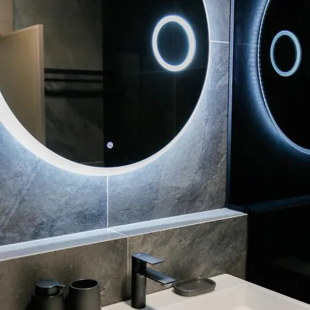 Luxury City-center In - Parking Included * Bratislava