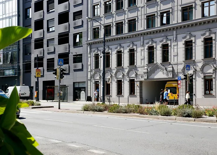 Luxury City-center In - Parking Included *