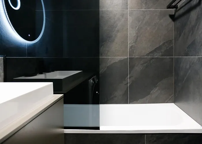 Luxury City-center In - Parking Included Lägenhet *