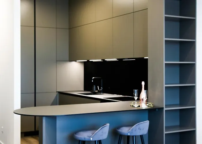 Luxury City-center In - Parking Included Lägenhet *