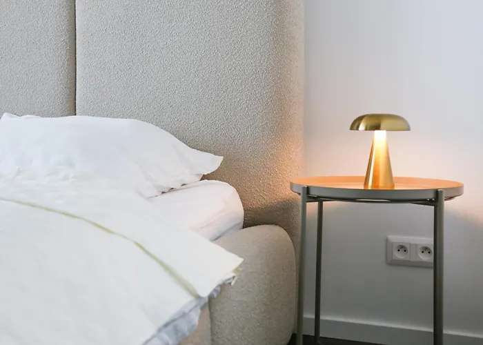 Luxury City-center In - Parking Included Lägenhet