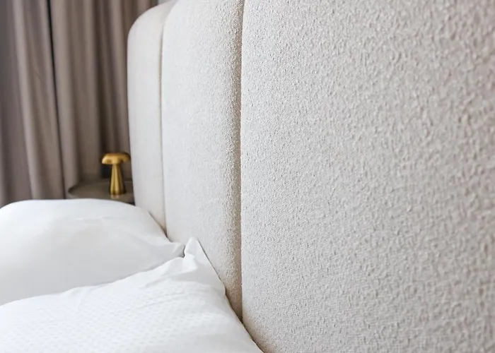 Luxury City-center In - Parking Included Lägenhet